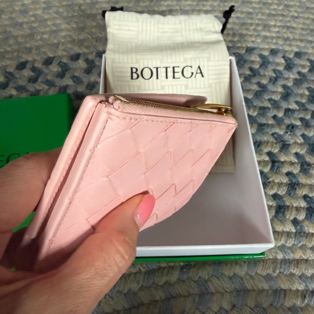 Bottega Veneta Blush Pink Intrecciato Leather Zip Wallet - Picture 3 of 8